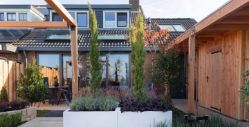 De beste smalle bomen voor kleine tuinen