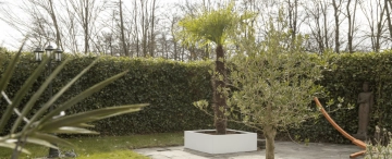 Buitenkijken bij Ferdi & Marvin: een mediterrane woonboerderij vol groen