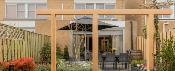 Toscaanse jasmijn als dakboom in een moderne groene tuin | De Grote Tuinverbouwing afl. 30